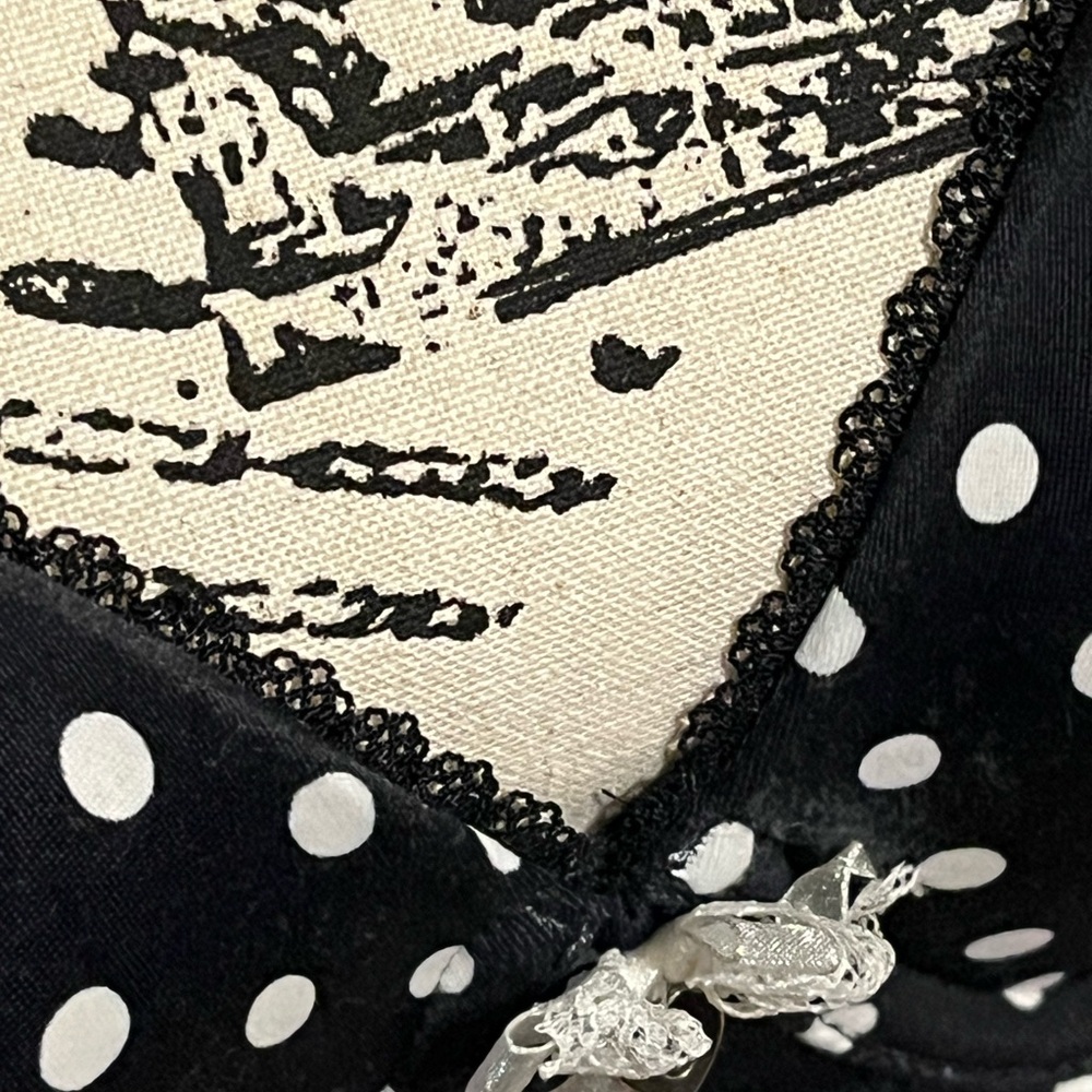 Victoria's Secret Black & White Polka Dot Bra with Sweetheart Neckline - Picture 5 of 5